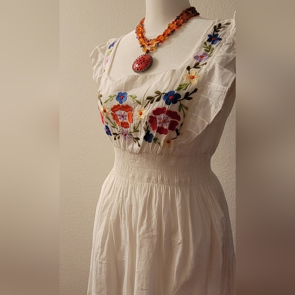 Dress - Picture 5 of 7